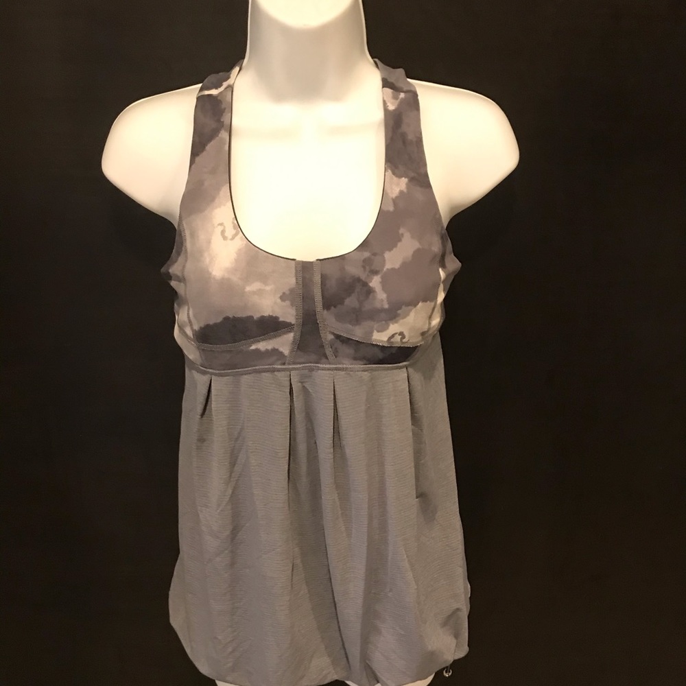 3/$30- beautiful lululemon tank top size 8
